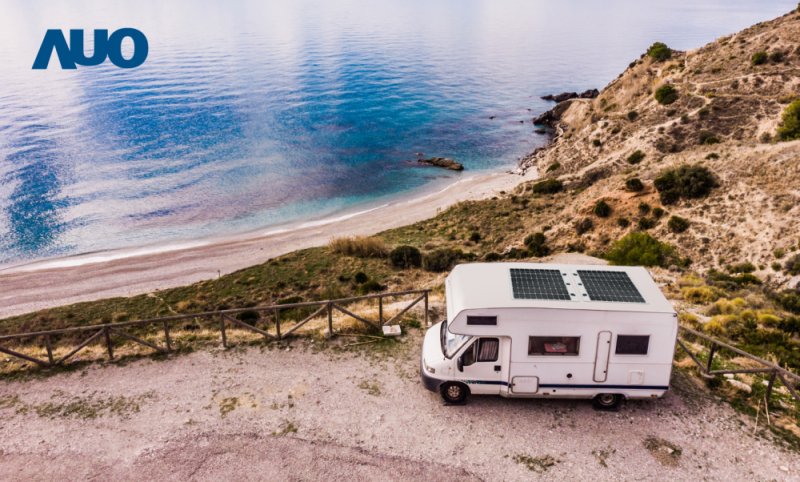 「可撓輕量化太陽光電板SunCurva」使用輕量特殊耐候型複合板取代傳統太陽能板的玻璃前板，不僅降低70%重量，每米平方僅3Kg；具有抗衝擊性能及通過電磁相容性測試，可應用於交通運輸工具，如露營車、遊艇等